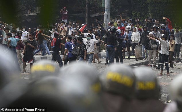 6 Tewas Akibat Bentrok Rabu Dini Hari, Jokowi Tidak Tolerir Kekerasan